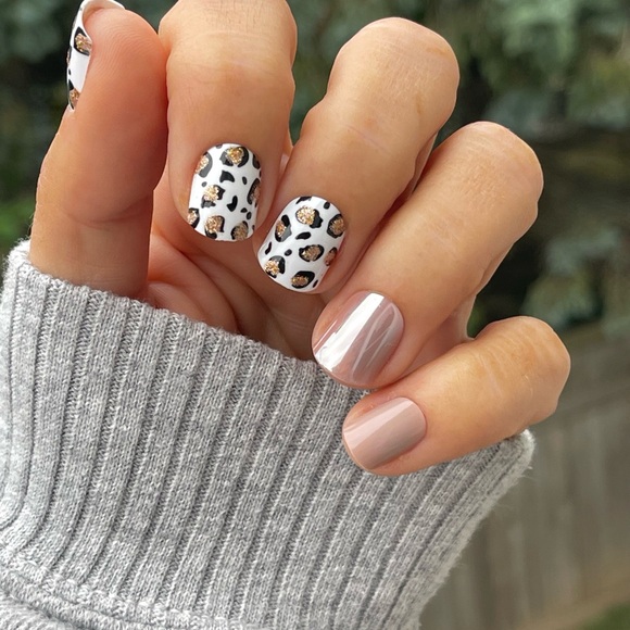 Red Aspen Awfully Purr-ty Press-On Nails - Leopard Print with Gold Glitter - Picture 13 of 15